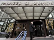 Belluno, 9 marzo 2010. L'ex Comandante dei vigili urbani Danilo Salmaso si rpesenta in tribunale per il processo a suo carico per omissione in atti. - L'ex comandante dei vigili urbani di Belluno Salmaso mentre entra in tribunale