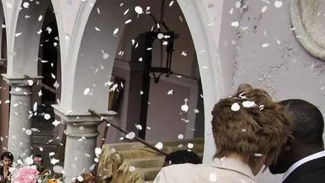 I Matrimoni dei Profughi arrivati un anno fa a Santo Stefano di Cadore. Inizia la festa.