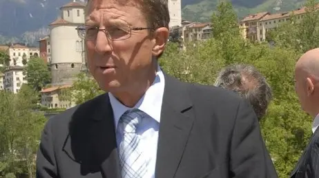 Belluno, 16 maggio 2007. Sopralluogo al cantiere del ponte di Bailey sul piave. L'assessore Paolo Gamba e l'assessore Renato Chisso