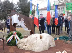 gian paolo perona- perona- belluno-nuovo monumento in stazione ai profughi istriani