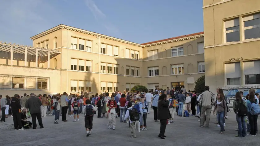 Belluno, 11 settembre 2006. primo giorno di scuola alle scuole medie ricci