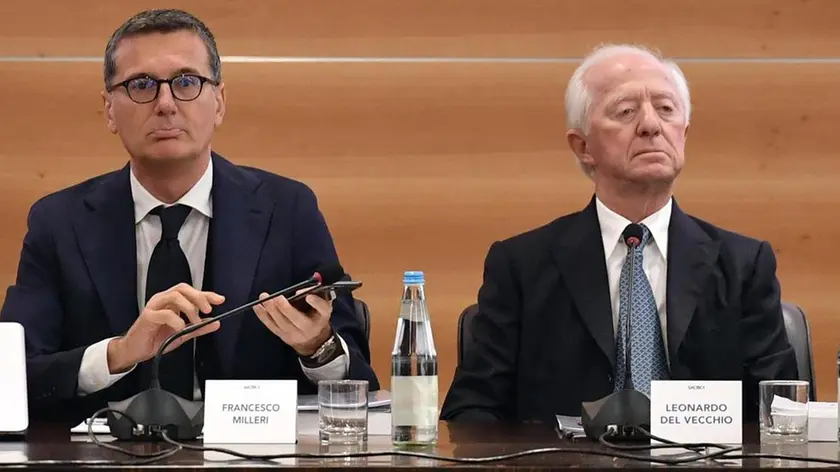 Il vicepresidente e Ad di Luxottica, Francesco Milleri (s), e il presidente di Luxottica, Leonardo Del Vecchio all'assemblea degli azionisti, Milano 19 aprile 2018. ANSA/DANIEL DAL ZENNARO