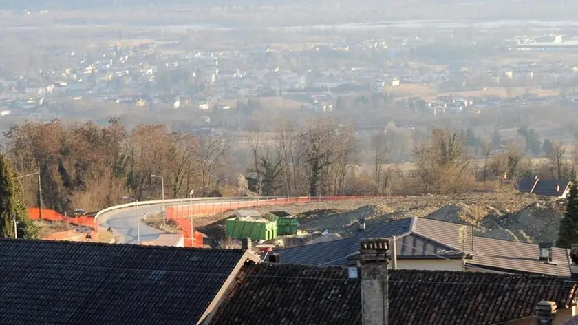 Spoglio del referendum pro centrale idroelettrica camolino busche; zona sotta la quale passerÃ la condotta della centrale idroelettrica e dove verranno situati pannelli fotovoltaici - Una veduta della zona di Velos dove dovrebbero passare le condotte