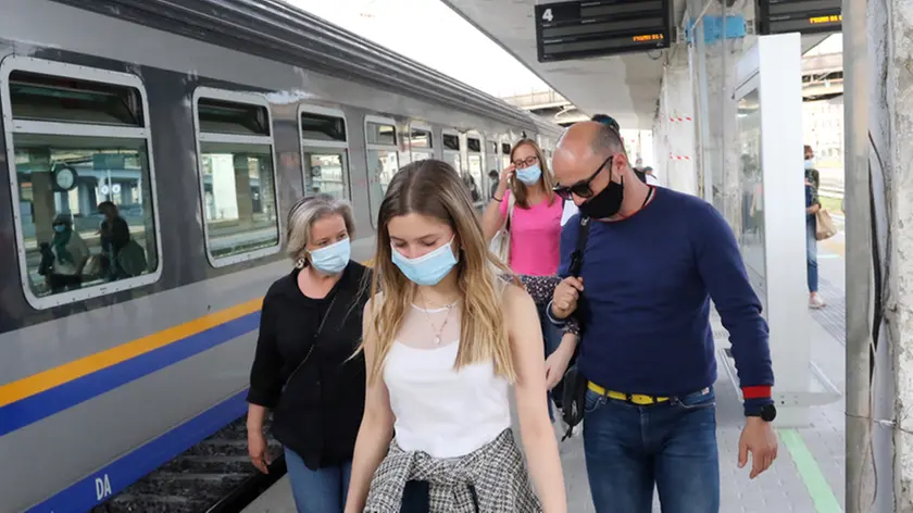 ZAGO AG.FOTOFILM TREVISO CORONAVIRUS FASE 2, ARRIVO TRENO DA VENEZIA BINARIO4