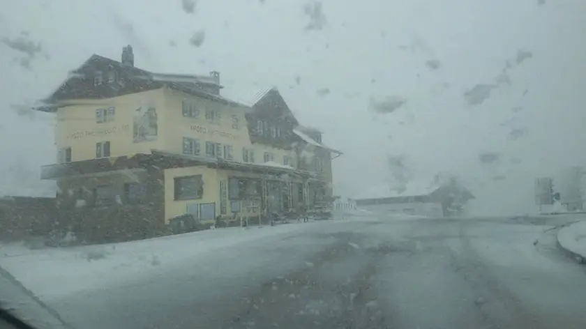 Si è rivista la neve sul passo Falzarego