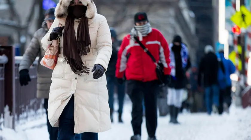 Commuters depart from Union Station with wind chills nearing minus 30 Fahrenheit on Tuesday, Jan. 7, 2014, in downtown Chicago. Dangerously cold polar air snapped decades-old records as it spread Tuesday from the Midwest to southern and eastern parts of the U.S. and eastern Canada, making it hazardous to venture outside and keeping many schools and businesses closed. (AP Photo/Andrew A. Nelles)