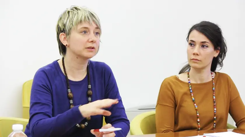 Due delle quattro ricercatrici sociali sulle zecche Stefania Crovato (a sinistra) e Giulia Mascarello (a destra)