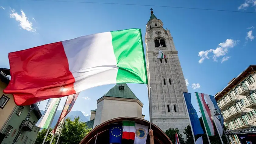 Festeggiamenti durante la proclamazione di Milano-Cortina come vincitrice delle olimpiadi invernali nel 2026 a Cortina, 24 giugno 2019. ANSA/ANDREA SOLERO