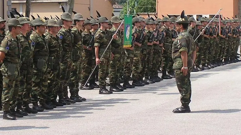 Il Settimo reggimento alpini di stanza a Feltre ha cominciato il trasfe- rimento a Belluno Entro fine anno arriveranno nel capoluogo 700 penne nere