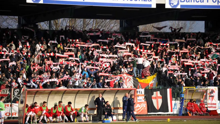 I tifosi del Padova al Polisportivo di Belluno