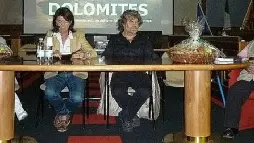 Messner al tavolo dei relatori ad Agordo