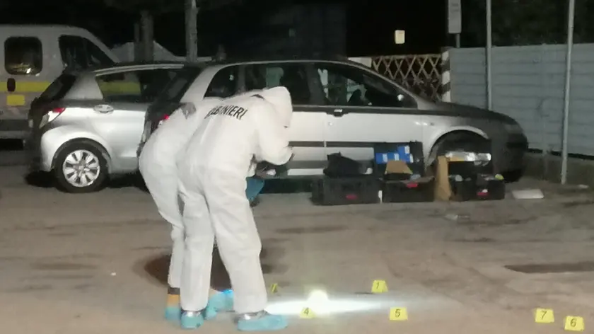 La scientifica nel parcheggio del bar di Fener