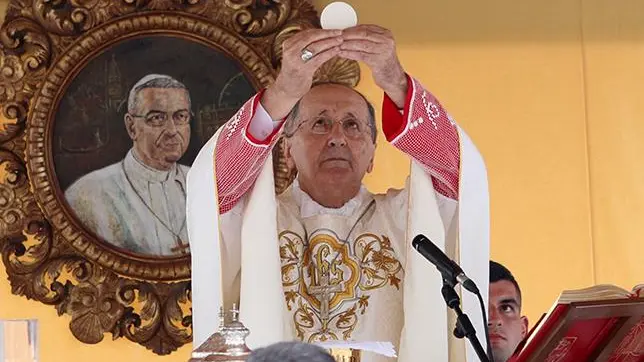 La celebrazione eucaristica in piazza a Canale nel nome del beato Albino Luciani