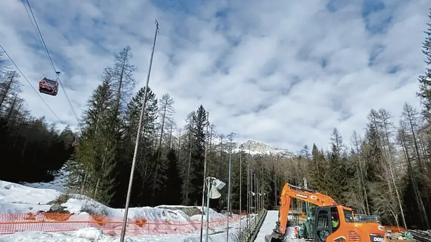 I lavori di demolizione della vecchia pista Eugenio Monti a Cortina d’Ampezzo