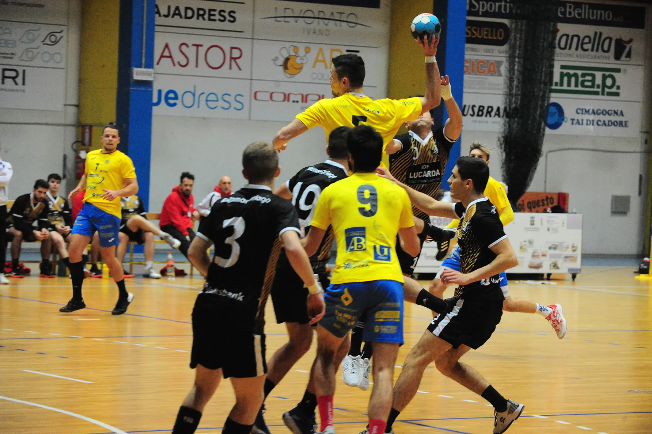 Importante successo della Pallamano Belluno, che batte l'Arcobaleno Oriago fanalino di coda e ridà un po' di ossigeno alla propria classifica in serie A2.