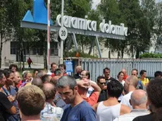 Trichiana; 2 luglio 2009. sciopero alla ceramica dolomite per la chiusura dell'aziendaProtesta alla Ceramica