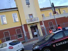 Una macchina dei carabinieri davanti alla stazione dei carabinieri di Porto Viro, Rovigo, il primo ottobre 2012. ANSA