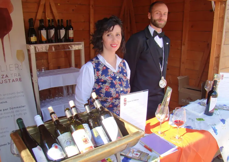 Lo stand di degustrazione del Consorzio Coste del Feltrino