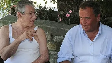 Bossi in canottiera e sigaro con Calderoli