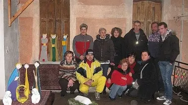 Tre immagini dei presepi che abbelliscono la frazione di San Zenon a Sospirolo