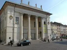 Belluno 2006. Il teatro comunale a Belluno. - Una veduta del teatro Comunale di Belluno