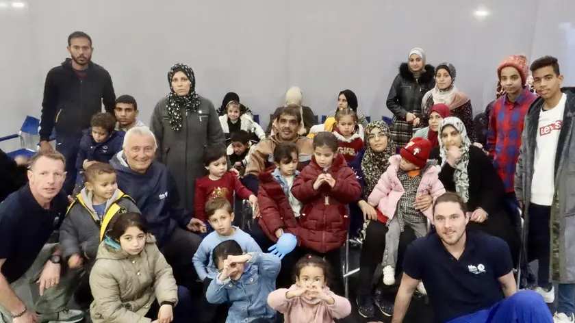 Una foto di gruppo dall'ospedale da campo
