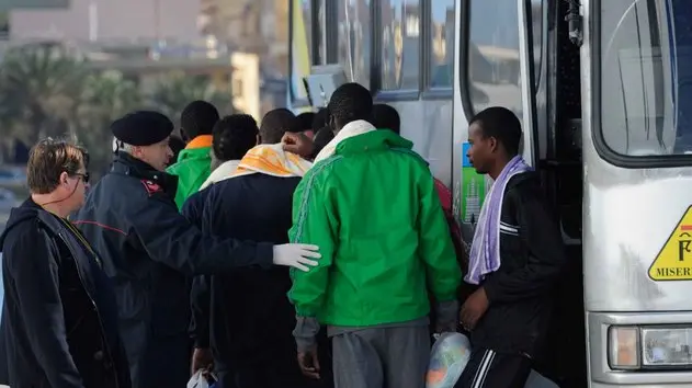 FOTO DI REPERTORIO...Foto Guglielmo Mangiapane/LaPresse.12-02-2015 Lampedusa (Italia).Cronaca.Sbarchi, nuova tragedia a Lampedusa: oltre 300 migranti dispersi.Nella foto: migranti