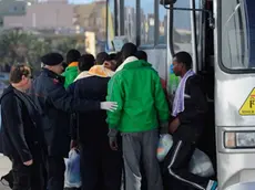 FOTO DI REPERTORIO...Foto Guglielmo Mangiapane/LaPresse.12-02-2015 Lampedusa (Italia).Cronaca.Sbarchi, nuova tragedia a Lampedusa: oltre 300 migranti dispersi.Nella foto: migranti