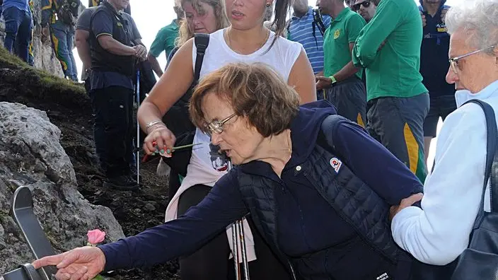 5 AGOSTO 2018, DEPOSIZIONE DELLA CROCE SUL MONTE FEUDO IN MEMORIA DI ROBERTO FONTANIVE SCOMPARSO LO SCORSO ANNO PROPRIO SUL SENTIERO CHE PORTA AL RIFUGIO TORRE DI PISA PREDAAZO 05 AGOSTO 2018 "Copyright PHOTO ELVIS"