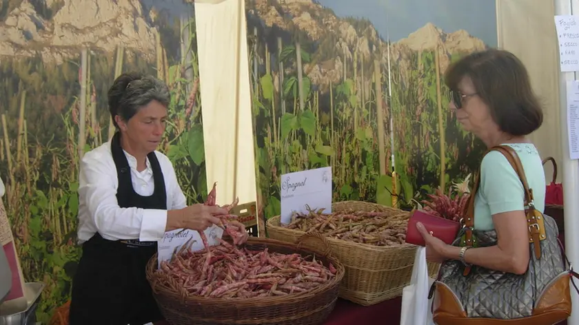 Fagioli in vendita in una passata edizione della festa