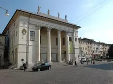 Belluno 2006. Il teatro comunale a Belluno. - Una veduta del teatro Comunale di Belluno