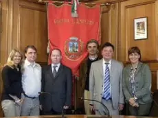 Foto di gruppo per i giornalisti