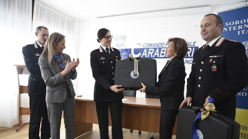Il Soroptimist consegna le "stanze portatili" ai carabinieri
