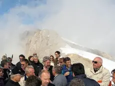 A destra un momento della inaugurazione della terrazza