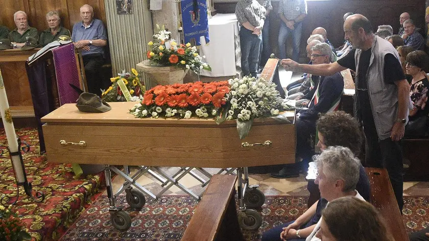 Il funerale dell'ex sindaco di Cencenighe William Faè