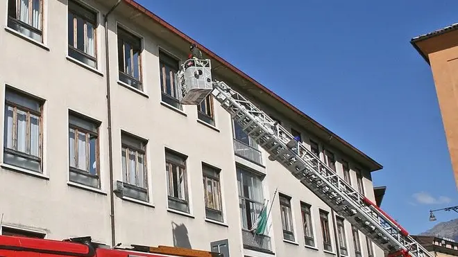 Belluno, 6 maggio 2008. All' I.T.I.S. Segato di Belluno, si Ë svolta un'esercitazione antincendio con la collaborazione della sezione Vigili del fuoco Belluno. Gli studenti sono stati evacuati dalle loro classi.