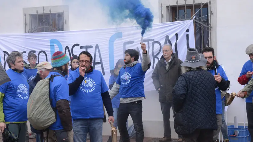 gian paolo perona- perona- limana- manifestazione di acqua bene comune sul progetto centraline nel piave