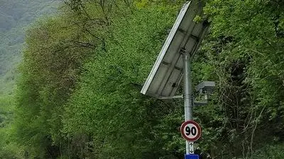 La postazione autovelox non più attiva lungo la Sr 348 Feltrina