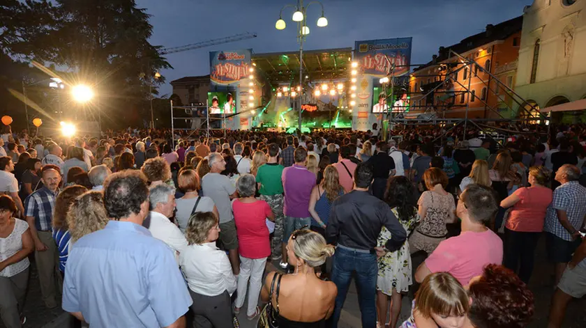 SPETTACOLO MUSICALE IN PIAZZA