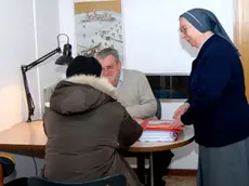 Agostini/Interpress.- Venezia, 16.01.2007.- Centro accoglienza "Betlemme" a Santa Croce 558, vicino a Piazzale Roma.- Nella foto: Il Sig. Bruno Bernardi, responsabile Osservatorio povertà Caritas Diocesano e Suor Rinalisa, coordinatrice centro d'ascolto Diocesano.- -