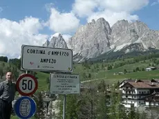 Segnaletica di benvenuto ancora “alla buona” a Cortina