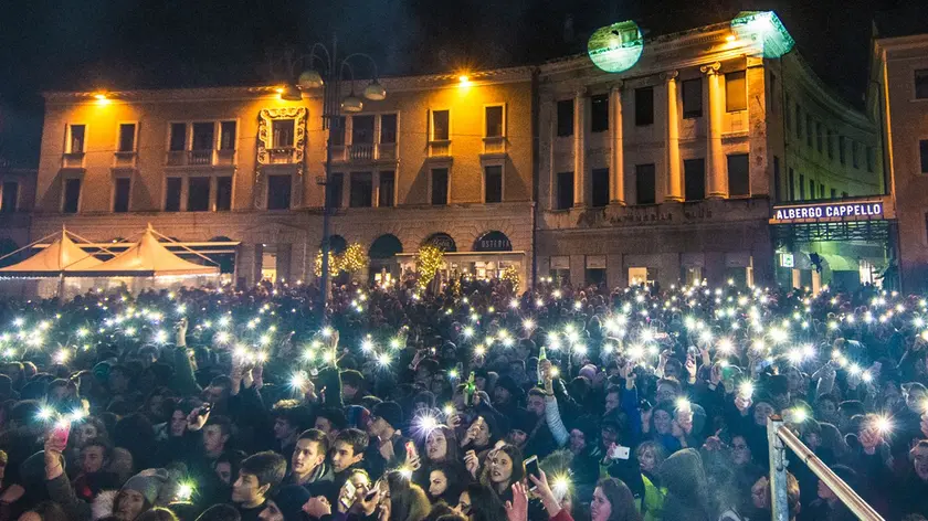Una festa di San Silvestro in centro a Belluno (foto www.giamp.info)
