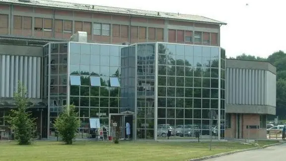 Belluno 2006. L'ospedale San Martino di Belluno. Il laboratorio analisi. - L'ospedale di Belluno