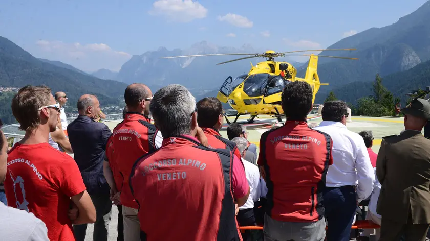 gian paolo perona- perona- pieve di cadore- Zaia inaugura il nuovo elicottero del suem