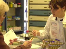 L'interno di una farmacia (foto di archivio)