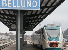 Belluno, 10 dicembre 2007. Alla stazione di Belluno arriva il nuovo servizio navetta di trenitalia Il Minuetto