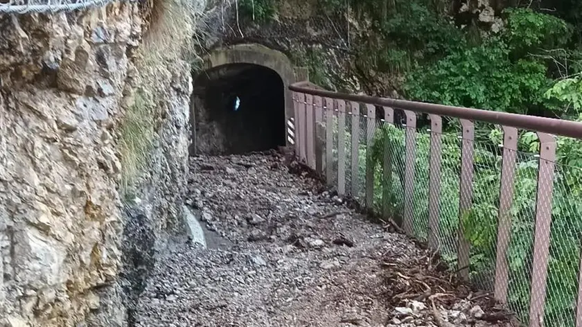 Lo smottamento sulla strada di Soverzene
