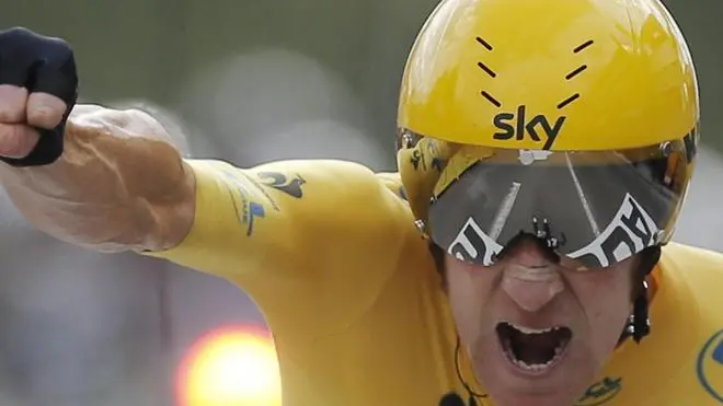 epa03313456 Sky procycling team rider Bradley Wiggins of Britain celebrates after winning the 19th stage, an individual time trial, of the Tour de France 2012 cycling race between Bonneval and Chartres, France, 21 July 2012. EPA/GUILLAUME HORCAJUELO