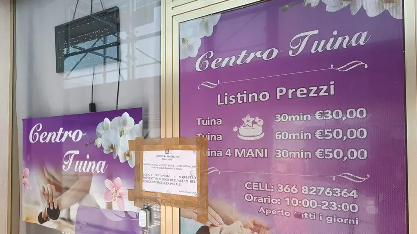 I sigilli della polizia sul Centro tuina di via Col di Lana a Belluno