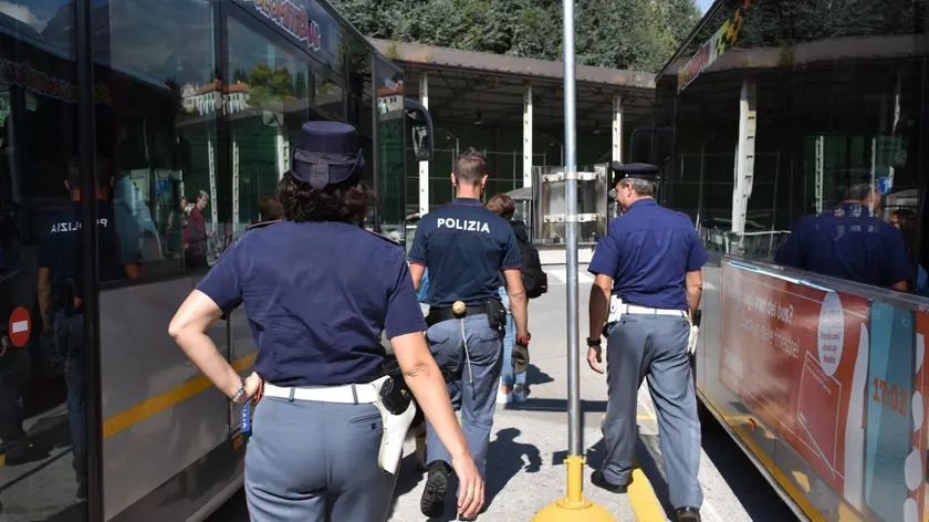 La polizia alla stazione ferroviaria di Belluno